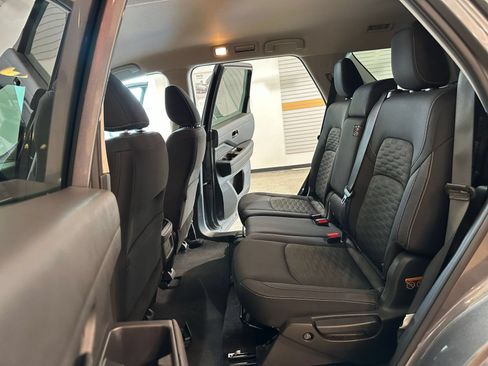 Used 2025 Nissan Pathfinder SV AWD/4WD image 27