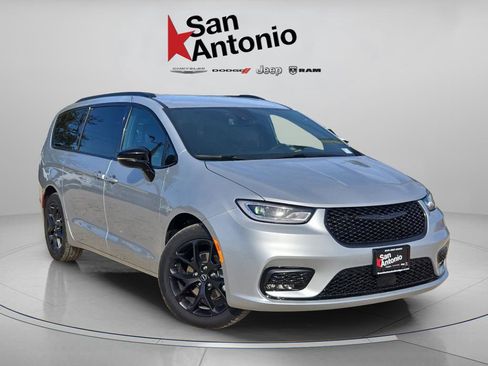 New 2026 Chrysler Pacifica Select w/ S Appearance Package image 1