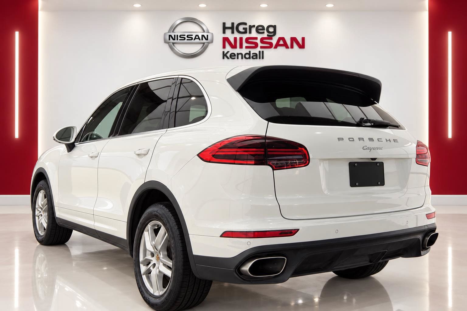 Used 2017 Porsche Cayenne AWD/4WD image 2