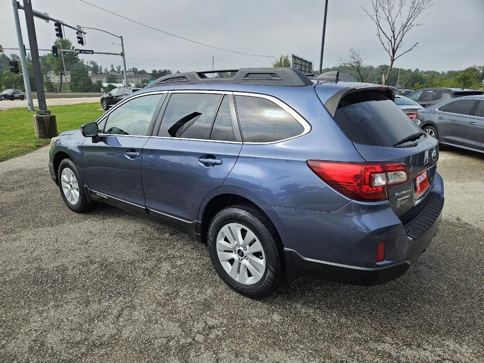 Used 2017 Subaru Outback 2.5i Premium AWD/4WD image 8