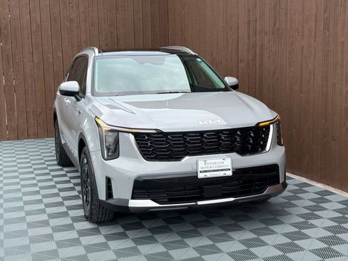 Used 2024 Kia Sorento S w/ Panoramic Sunroof Package FWD image 12
