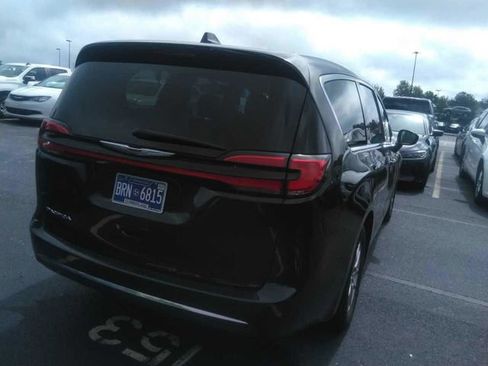 Certified 2024 Chrysler Pacifica Touring-L FWD image 3