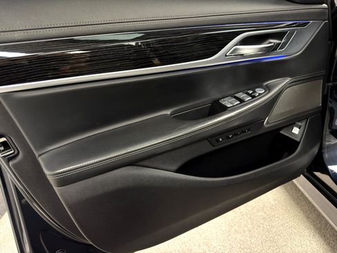 Used 2019 BMW 750i xDrive w/ M Sport Package image 14