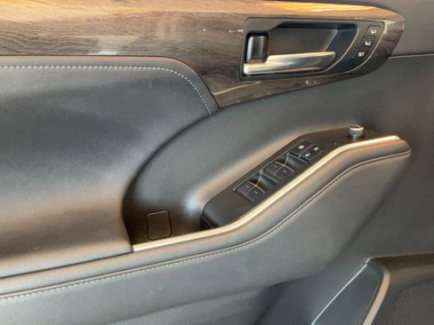 Used 2022 Toyota Highlander Platinum FWD image 20