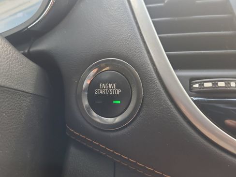 Used 2019 Chevrolet Trax LT w/ LT Convenience Package FWD image 30