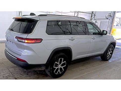 Used 2023 Jeep Grand Cherokee L Limited image 3