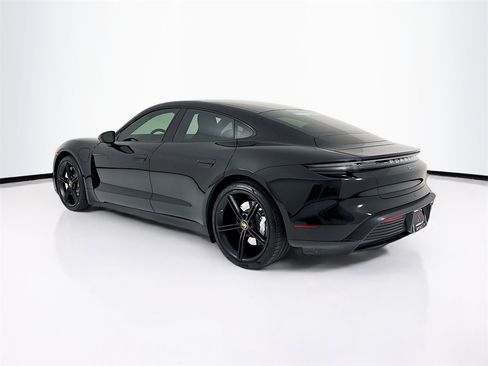 Used 2022 Porsche Taycan image 3