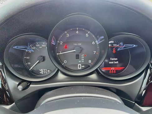 Used 2025 Porsche Macan AWD/4WD image 40