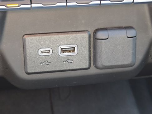 Used 2025 Chevrolet Silverado 2500 Custom w/ Custom Value Package AWD/4WD image 8