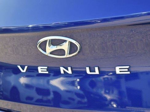 Used 2020 Hyundai Venue SEL FWD image 25