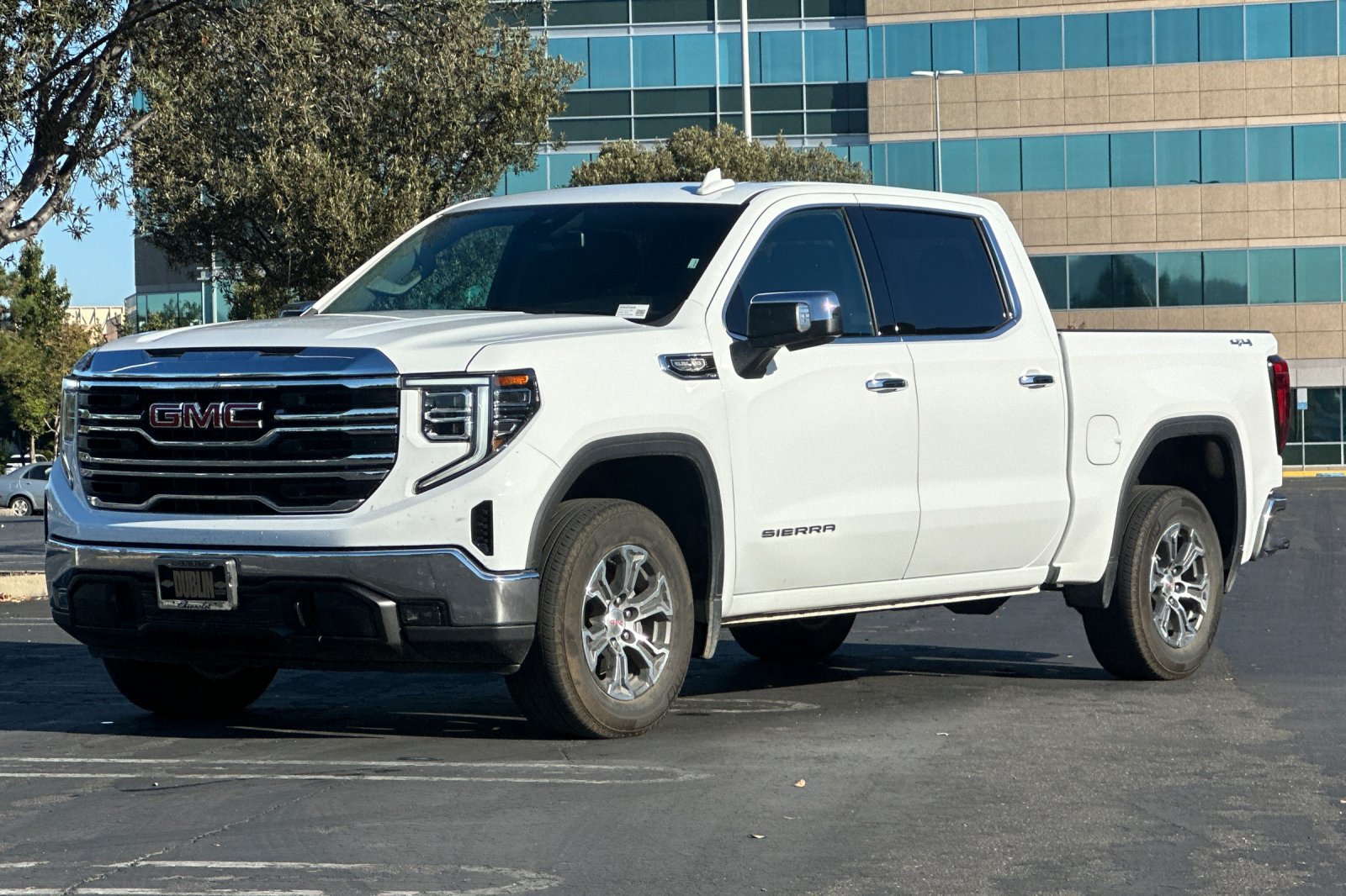 Used 2026 GMC Sierra 1500 SLT AWD/4WD image 8