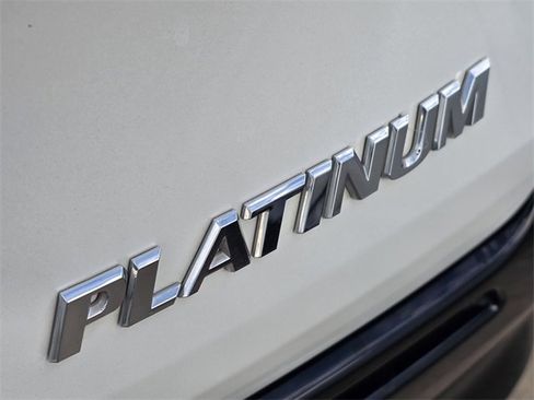 Certified 2025 Toyota Sienna Platinum image 8