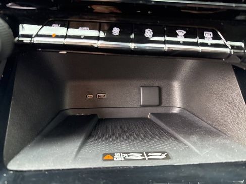 Certified 2024 Chevrolet Traverse LT image 20