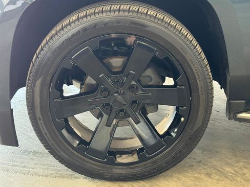 Used 2020 Chevrolet Suburban Premier AWD/4WD image 36