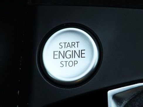 Used 2022 Volkswagen Taos SE w/ Panoramic Sunroof Package image 56