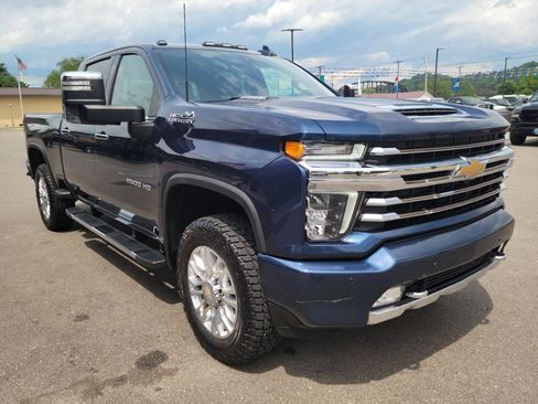 Used 2022 Chevrolet Silverado 2500 High Country w/ Z71 Off-Road Package AWD/4WD image 3