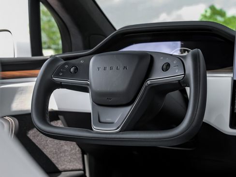 Used 2024 Tesla Model X AWD/4WD image 14