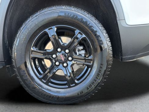 Used 2023 GMC Acadia AT4 w/ Technology Package AWD/4WD image 15