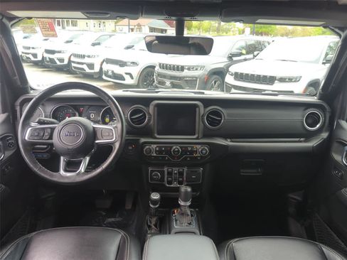 Used 2022 Jeep Wrangler Unlimited Sahara w/ Cold Weather Group AWD/4WD image 30