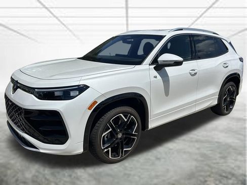 New 2026 Volkswagen Tiguan SEL R-Line AWD/4WD image 2