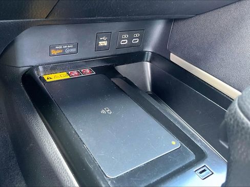 Used 2025 Toyota Camry SE FWD image 15