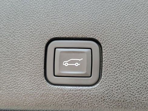 Certified 2023 Cadillac XT6 Premium Luxury w/ Technology Package AWD/4WD image 32