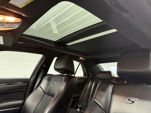 Used 2018 Chrysler 300 S w/ 300S Premium Group image 11