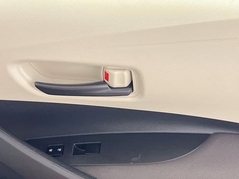 Used 2022 Toyota Corolla LE FWD image 30