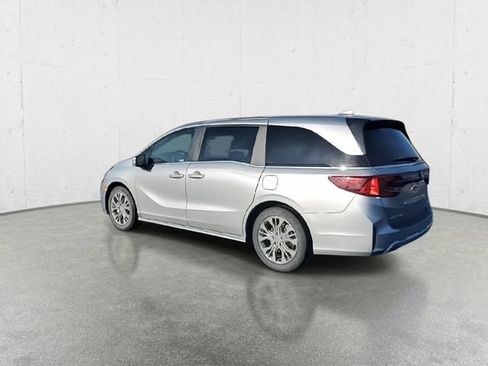 New 2026 Honda Odyssey Touring image 7