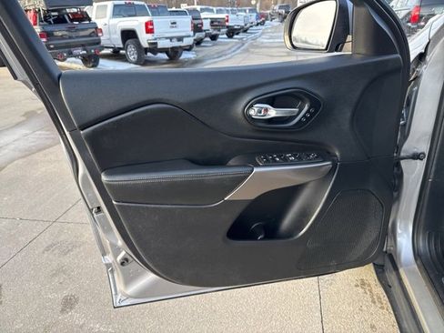 Used 2020 Jeep Cherokee Limited image 22