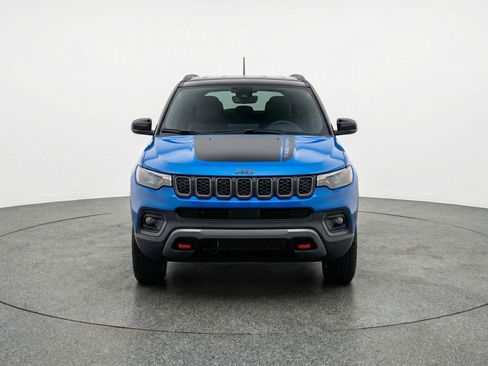 Used 2025 Jeep Compass Trailhawk image 2