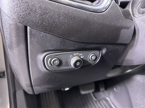 Used 2019 Chevrolet Equinox Premier image 18