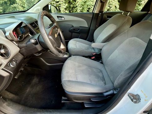 Used 2014 Chevrolet Sonic LS image 9