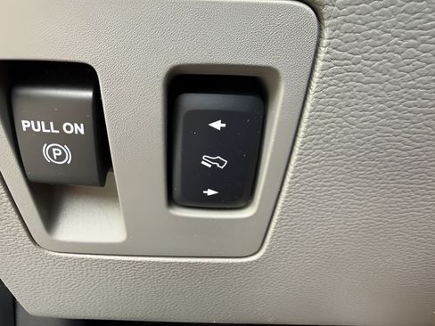 Used 2018 Ford F150 XLT w/ Equipment Group 302A Luxury AWD/4WD image 23