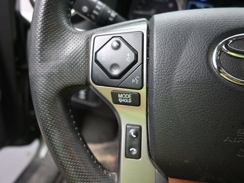 Used 2022 Toyota Tacoma Limited AWD/4WD image 25