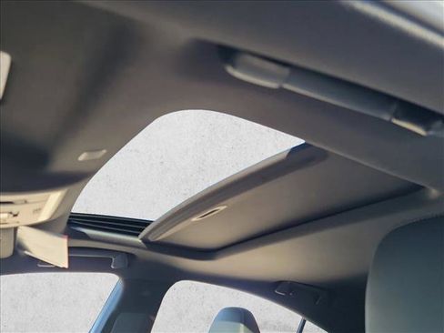 Used 2022 Lexus IS 500 image 18