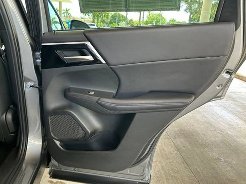 Used 2023 Mitsubishi Outlander SE FWD image 29