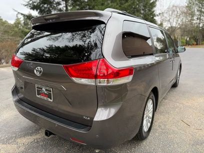 Used 2013 Toyota Sienna XLE w/ Premium Pkg