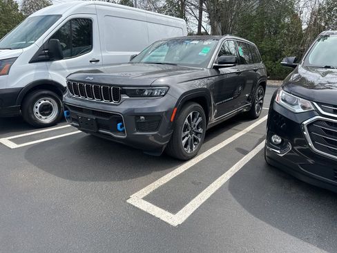 Used 2022 Jeep Grand Cherokee Overland image 1