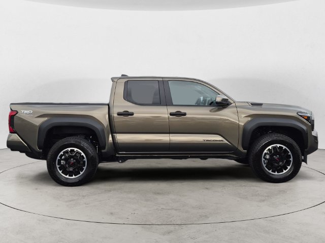 Used 2026 Toyota Tacoma TRD Off-Road w/ TRD Off Road Upgrade Package AWD/4WD image 4