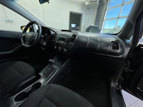 Used 2016 Kia Forte LX image 9