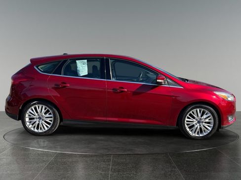 Used 2017 Ford Focus Titanium w/ Titanium Technology Package FWD image 10