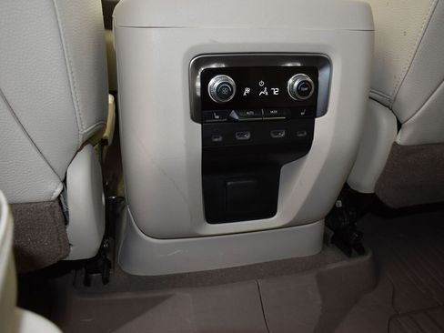 Used 2021 GMC Yukon Denali w/ LPO, Illumination Package image 18