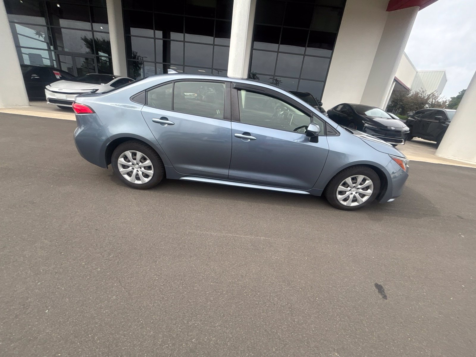 Used 2020 Toyota Corolla LE FWD image 16