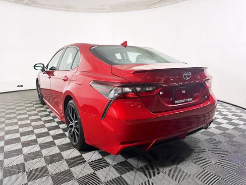 Used 2024 Toyota Camry SE FWD image 5