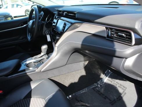 Used 2020 Toyota Camry SE FWD image 22