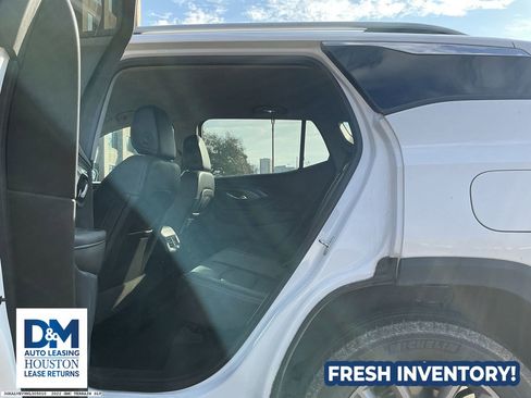 Used 2022 GMC Terrain SLT image 11