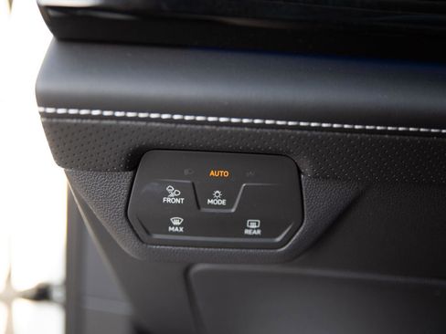 Used 2024 Volkswagen Atlas SEL Premium R-Line image 17