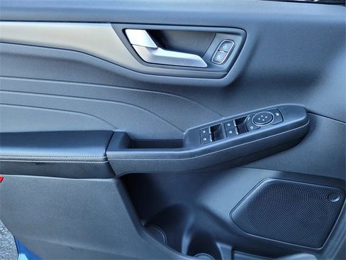 Used 2023 Ford Escape SE w/ Class II Trailer Tow Package image 22