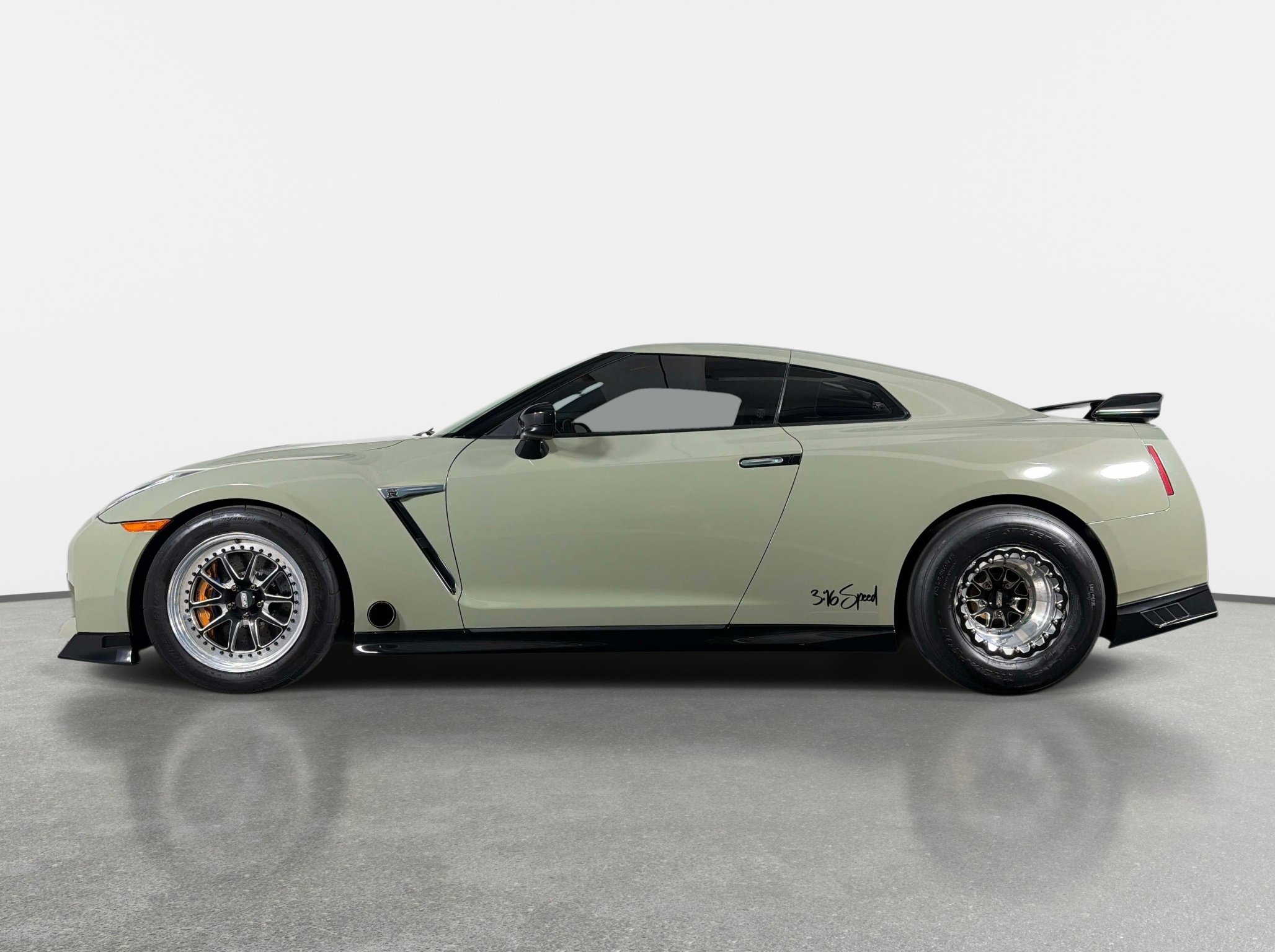 Used 2021 Nissan GT-R Premium AWD/4WD image 14